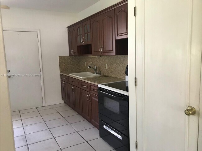 Building Photo - 201 Flagler Dr