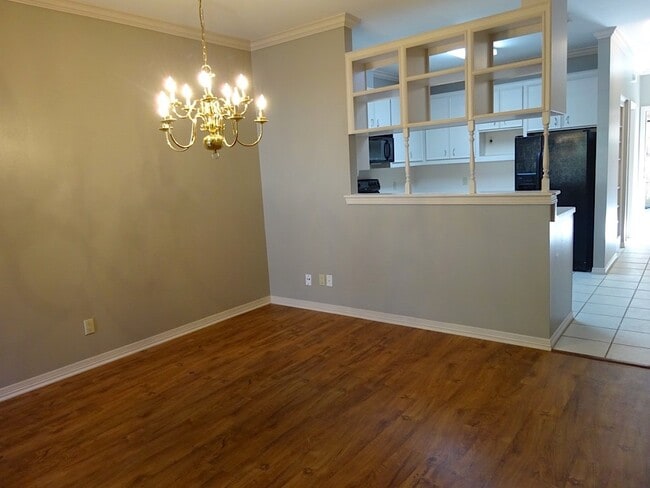 Building Photo - 2420 Stone Hollow Dr