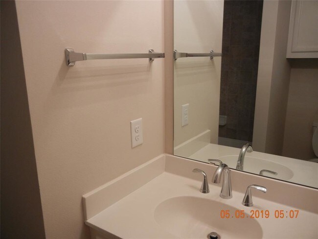 Building Photo - 11520 Main Elm Dr