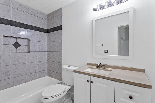 Building Photo - 140 Grayland Creek Dr