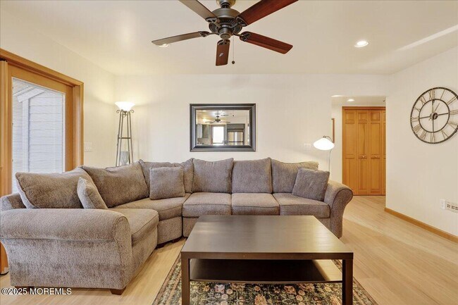 Building Photo - 8 Ortley Ave