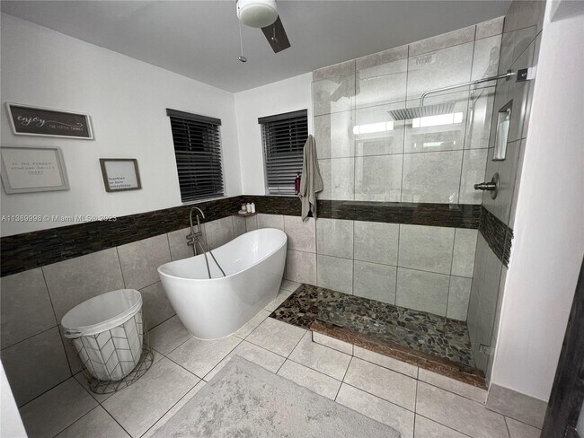 Building Photo - 1140 Cliffrose St