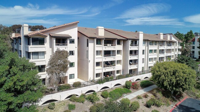 Building Photo - Lovely 1 bedroom Condo in Top-Rated Complex