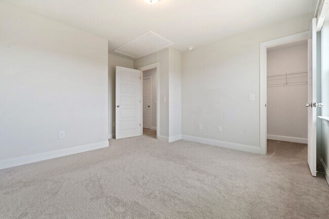 Building Photo - Available NOW! 2BR/2.5BA Townhouse in Mebane