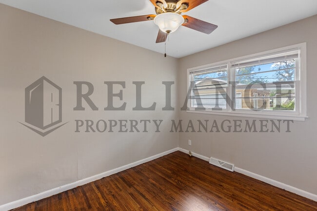 Building Photo - 2210 W Dallas St