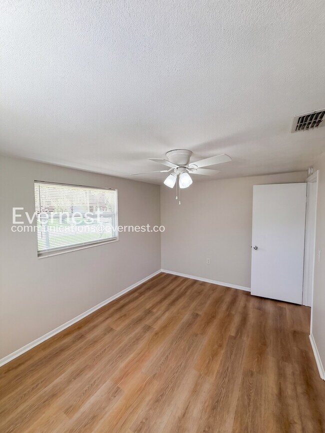 Building Photo - Cozy 2 Bed, 1 Bath Home with Patio and Garage | Pet Friendly | Available Now!