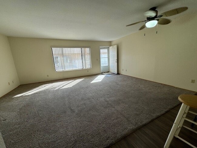 Building Photo - 1 BR 2Ba Condo across Colorado River, pool,spa,gated entry-All Appliances included