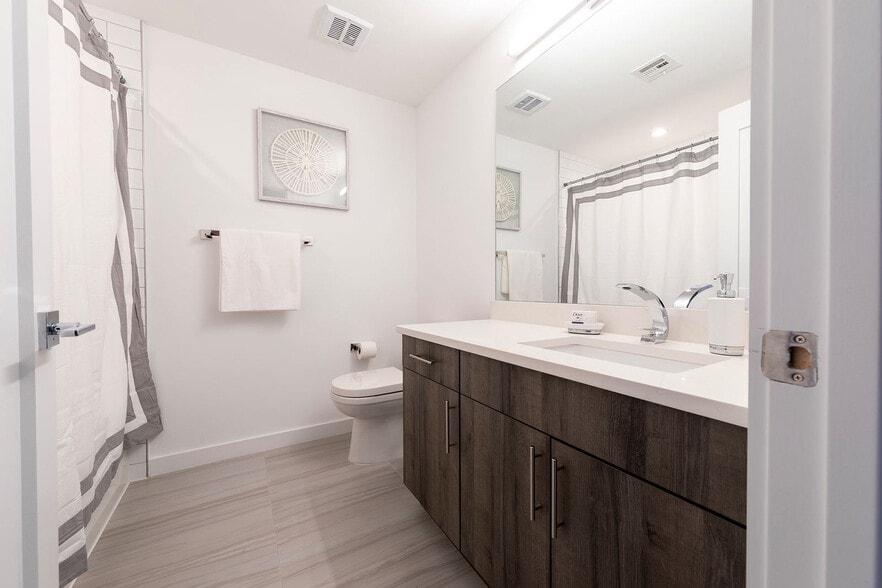 Building Photo - 300 Marshall Dr