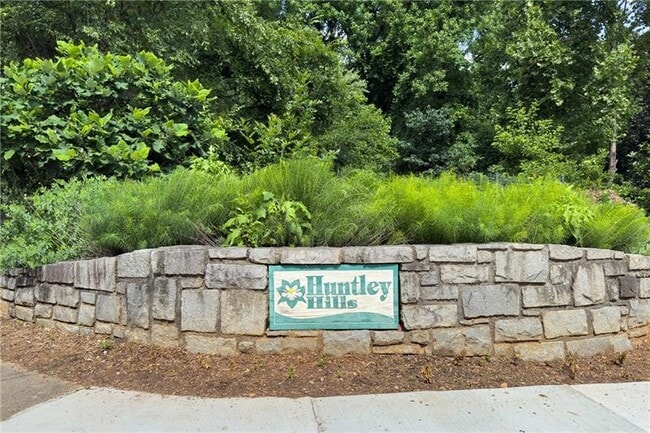 Building Photo - 3981 Longview Dr