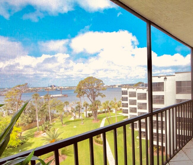 Building Photo - 944 Peninsula S Dr