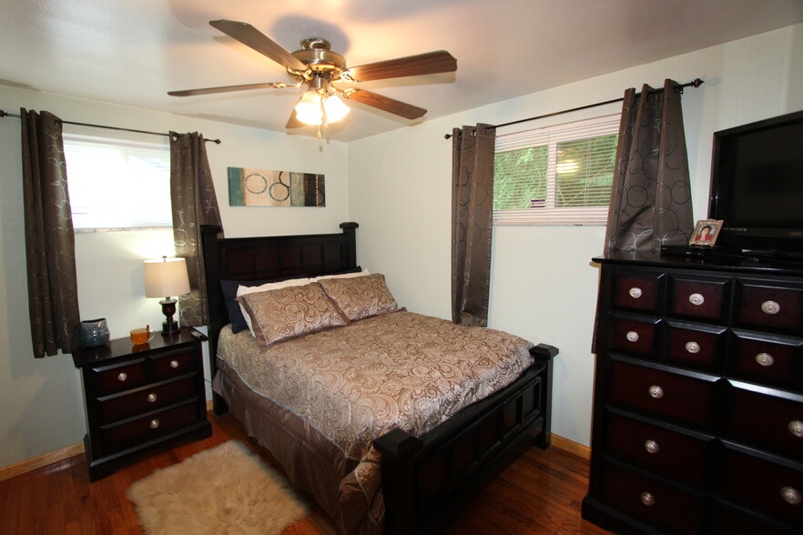 Bedroom - 3441 Brighton Rd