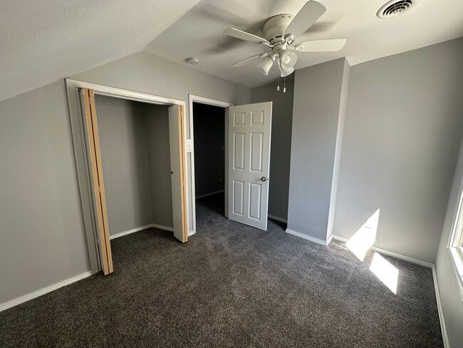 Building Photo - 4 Bedroom House!