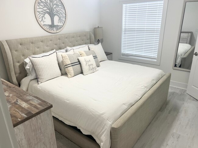 Building Photo - 7813 N Lagoon Dr