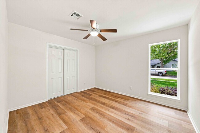 Building Photo - 6215 Queensloch Dr