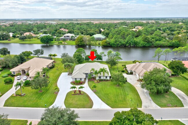 Building Photo - 8028 Plantation Lakes Dr
