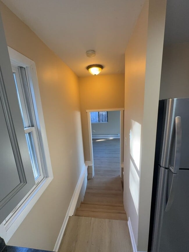 Building Photo - Beautifully Updated 3 Bedroom 2 Bath Home ...