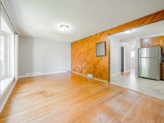 Building Photo - Charming 3-Bedroom Ranch in the Heart of Garden City