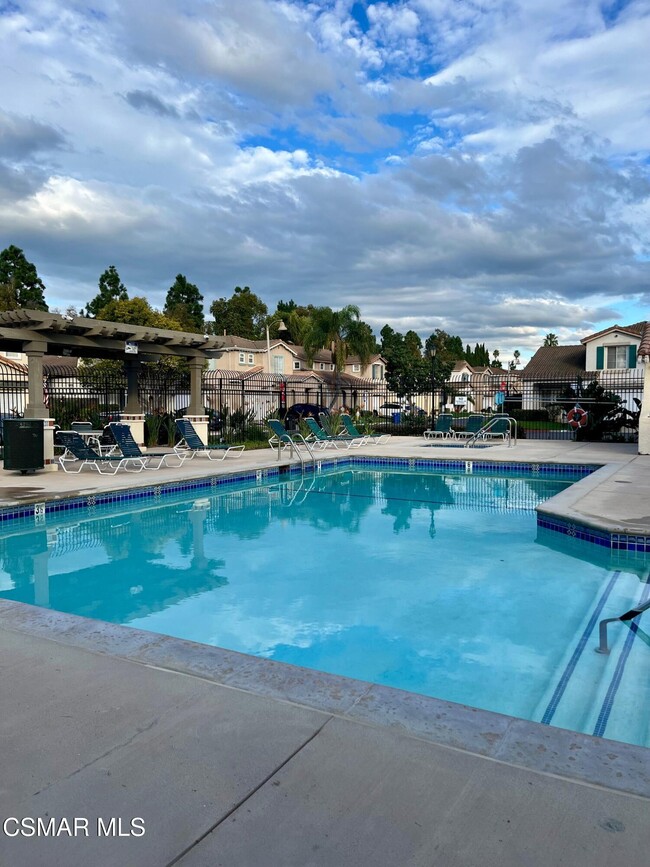 Building Photo - 658 Avenida Magdalena