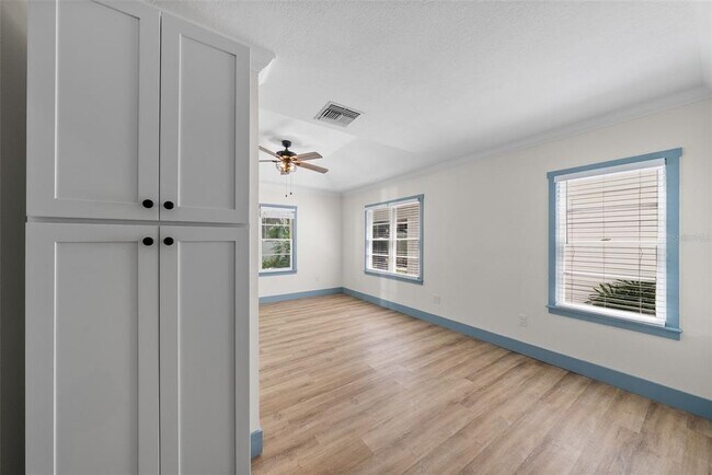 Building Photo - 759 Lantana Ave