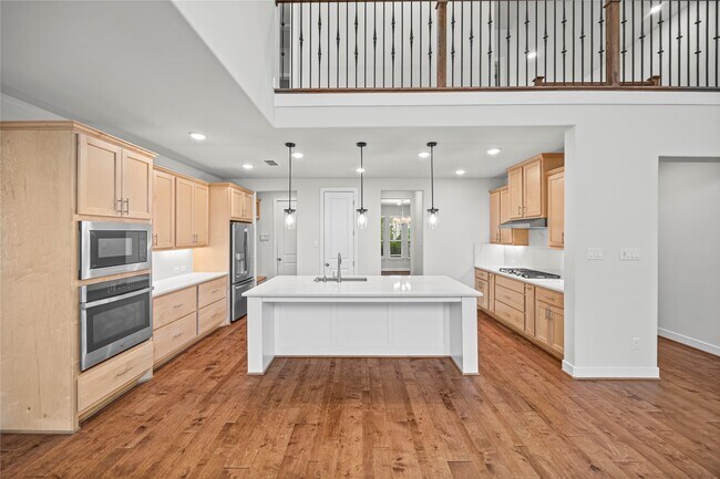 Building Photo - 4627 Clear Creek Dr