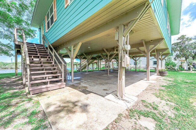 Building Photo - 319 Palm Dr