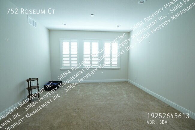 Building Photo - 752 Roseum Ct