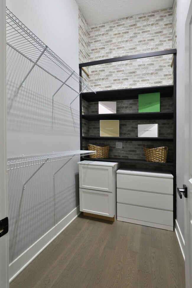Building Photo - 2246 Koester