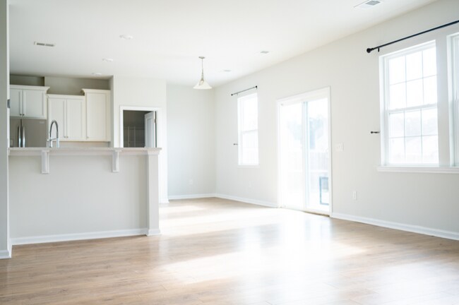 Building Photo - 216 Chaste Tree Cir