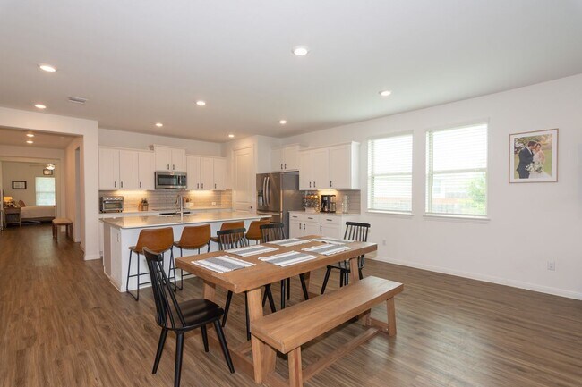 Building Photo - 501 Sixpence Ln