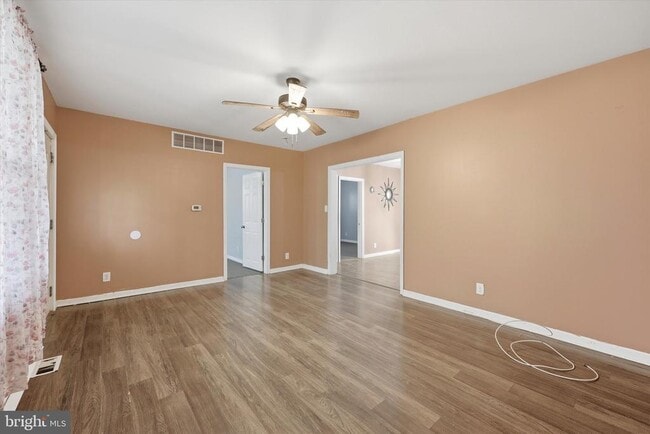 Building Photo - 334 N Oakland Ave