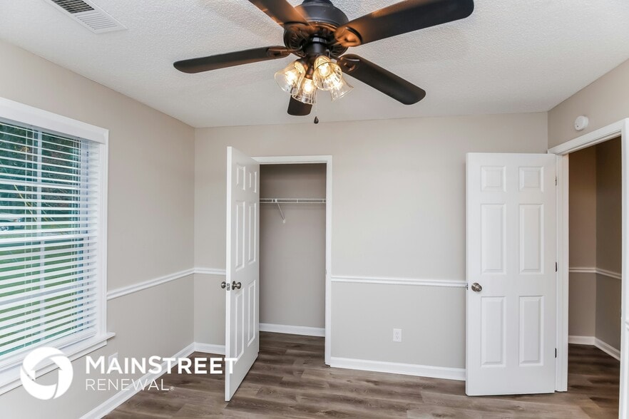 Building Photo - 2528 Country Lake Cir