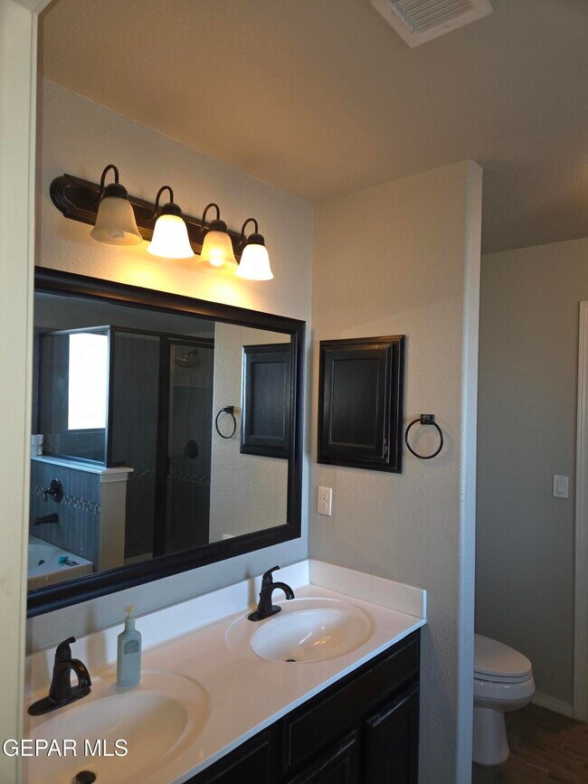 Building Photo - 1028 Aeronaut Pl