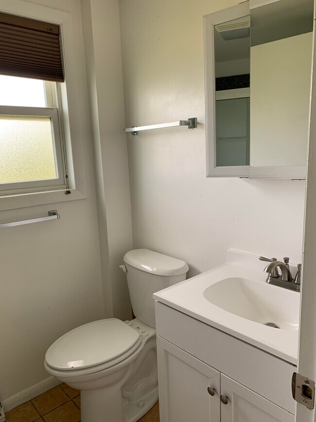 Building Photo - 2067 Libertyville Rd