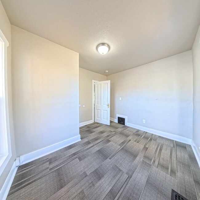 Building Photo - Newly remodeled 3 bedroom 1 bathroom home-Located in Jefferson