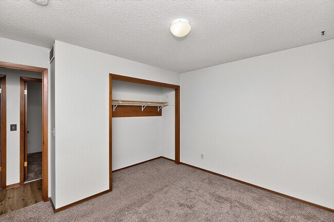 Building Photo - GREAT NEIGHBORHOOD!! 3 Bedroom, 1 Bath Home in Ankeny