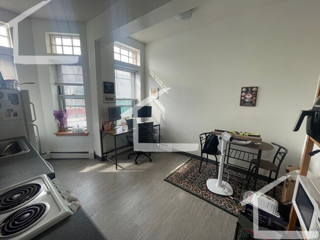 Building Photo - Cozy Studio! Heat & Hot Water Included!!