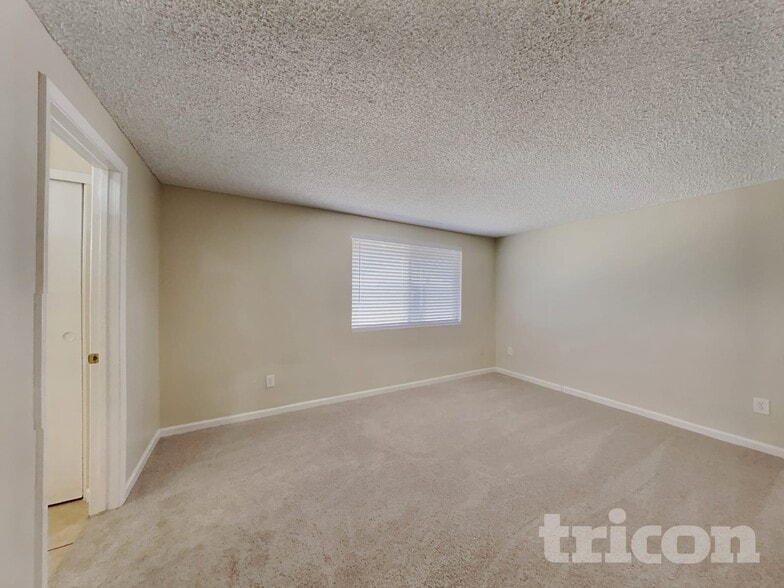 Building Photo - 3830 W Royal Palm Rd