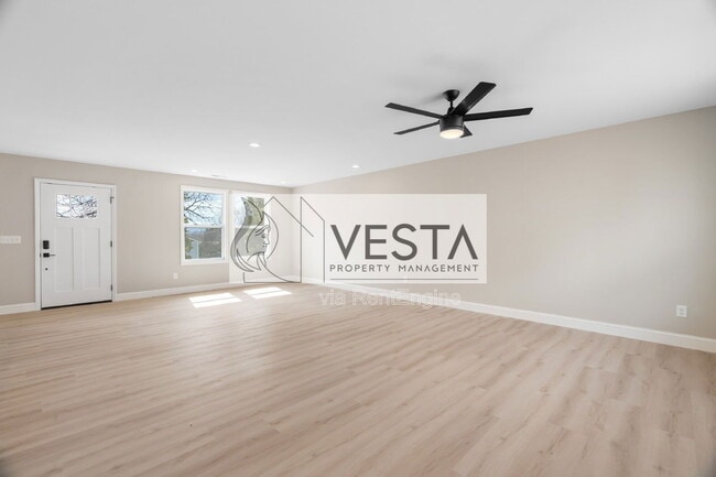 Building Photo - 110 Deaver Park Cir