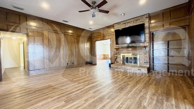 Building Photo - 10 Cypress Ct