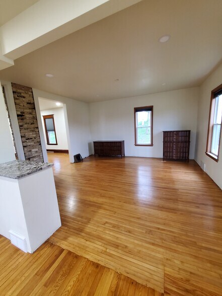 Building Photo - 10326 Brattlie Rd