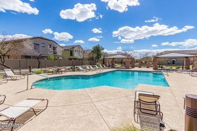 Building Photo - 2725 E Mine Creek Rd