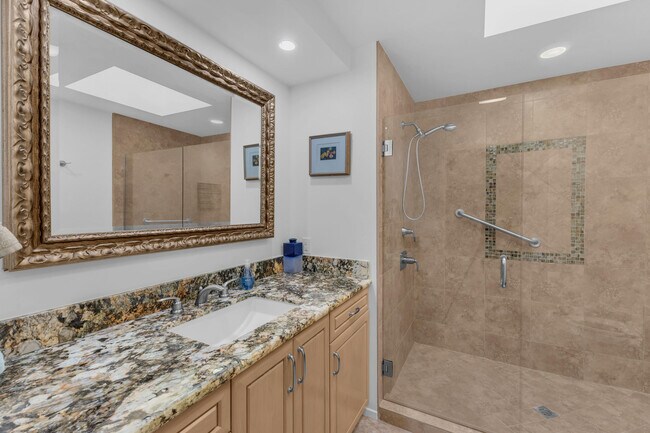 Building Photo - 10 Colgate Dr