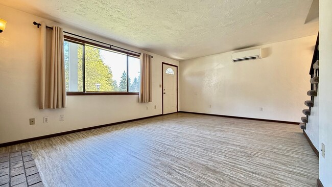 Building Photo - Two Bedroom Townhome with AC, Garage & Ful...