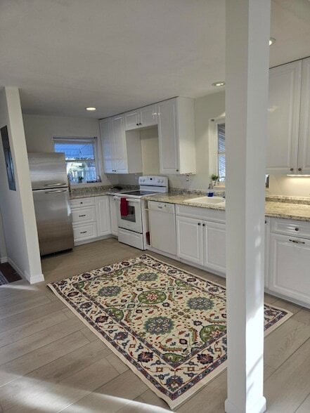 Building Photo - 422 N Broadway