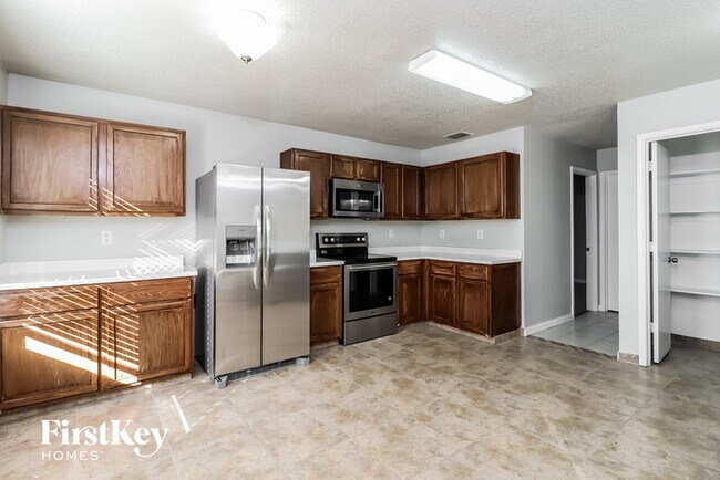 Building Photo - 3913 Fox Run Dr