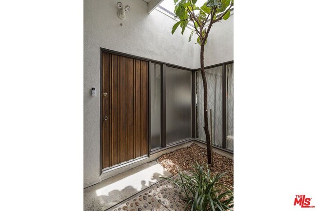 Building Photo - 3582 Verdugo Vista Terrace