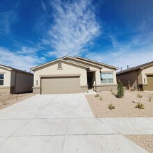 Building Photo - 3 bed 2 bath home in Huning Ranch!