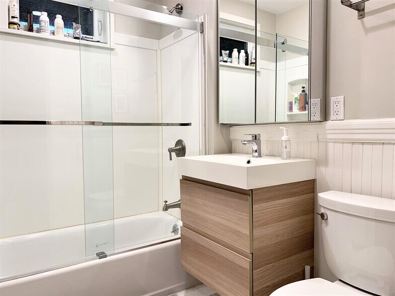 Building Photo - 107 Oxford St