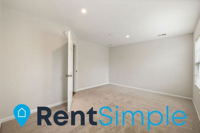 Building Photo - 8075 Lacy Dr