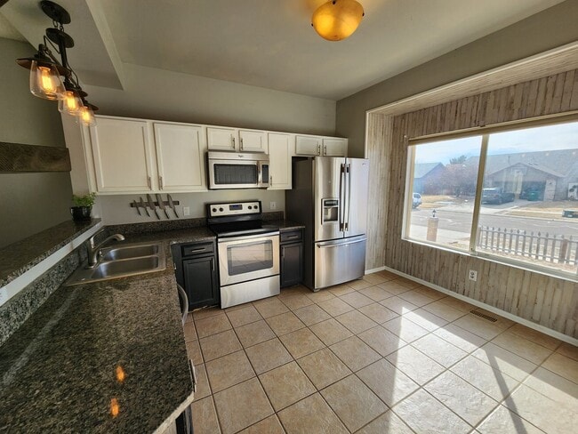 Building Photo - 1512 Coolcrest Dr